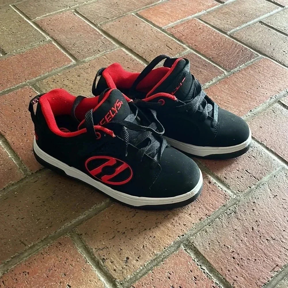 NWOT Heely’s Skate Shoes 4‎